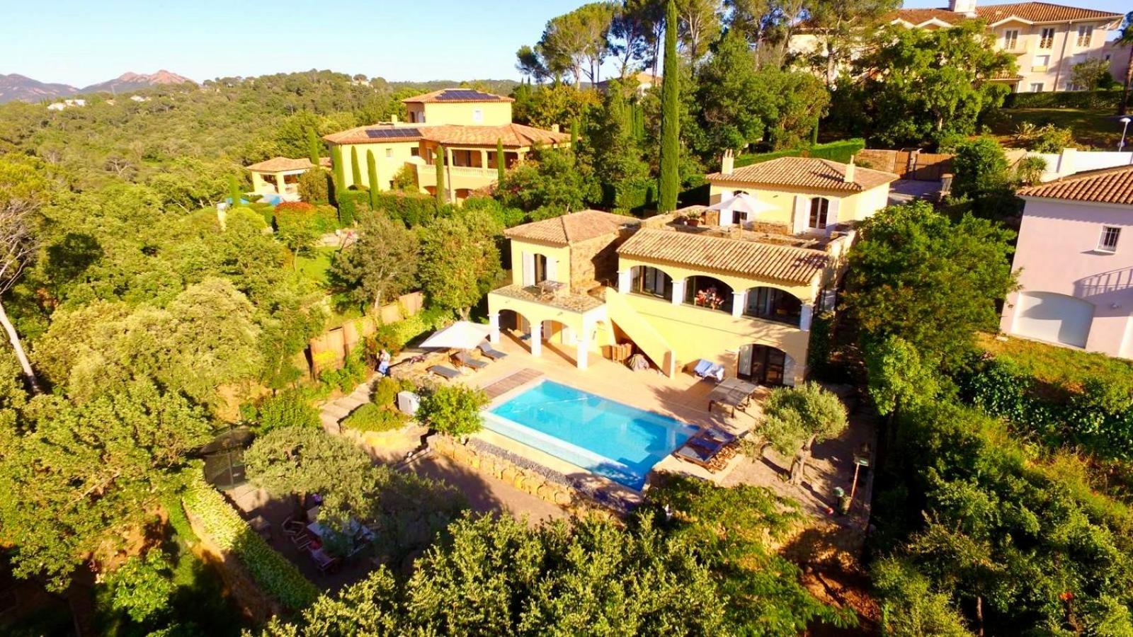 Villa Familiale Avec Vue Imprenable แซ็งต์-ราฟาเอล ภายนอก รูปภาพ
